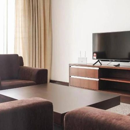 Bay Resort Condominium 3-Bedrooms With Swimming Pool Near The Seaside Miri Eksteriør billede